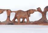 Grupo escultórico africano de madeira entalhada... - Grupo escultórico africano de madeira entalhada representando "manada" de elefantes.
