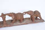 Grupo escultórico africano de madeira entalhada... - Grupo escultórico africano de madeira entalhada representando "manada" de elefantes.