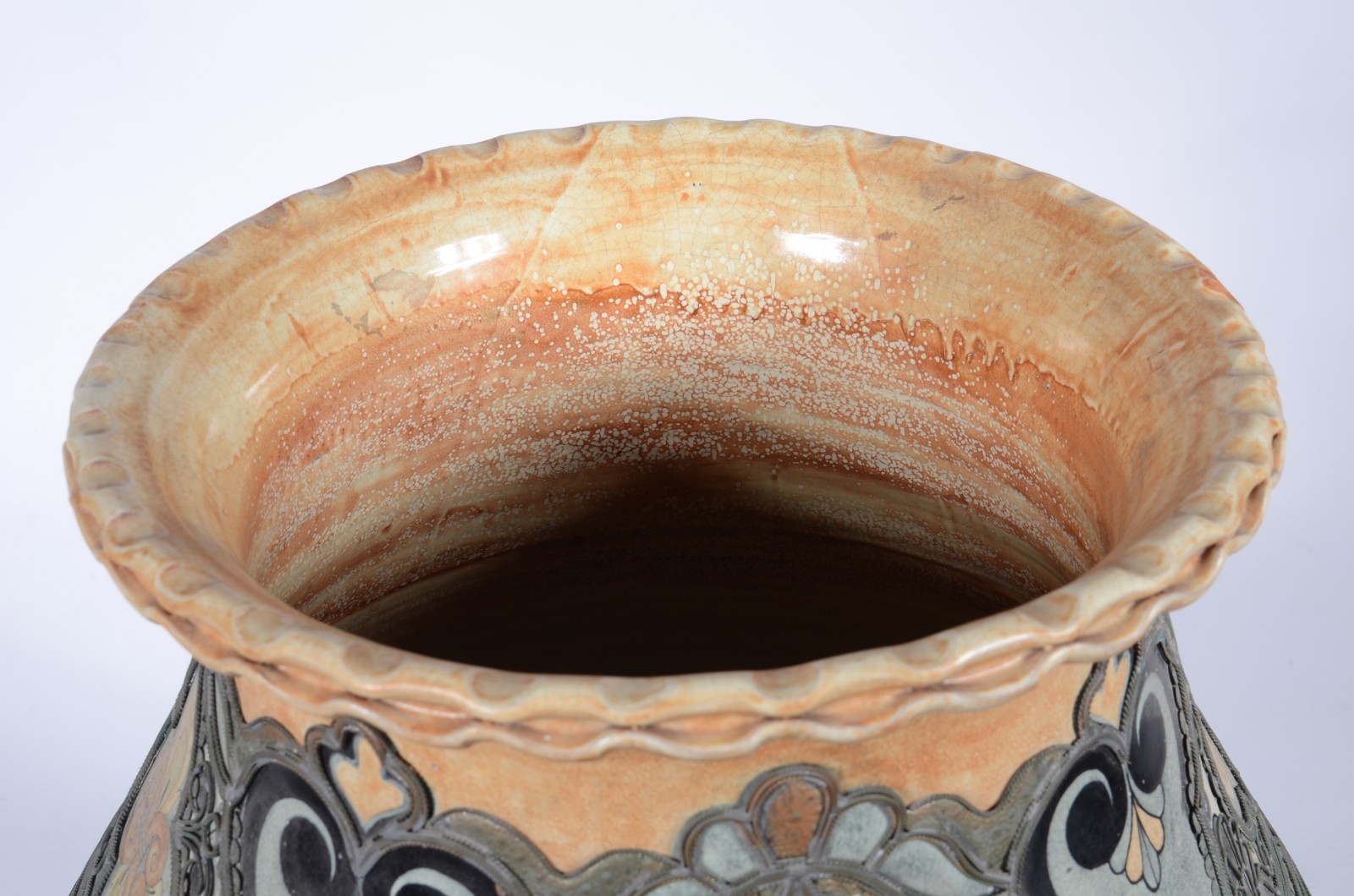 Grande cachepot de cerâmica mexicana, decorado com anjos musicistas... - foto 7 de 11
