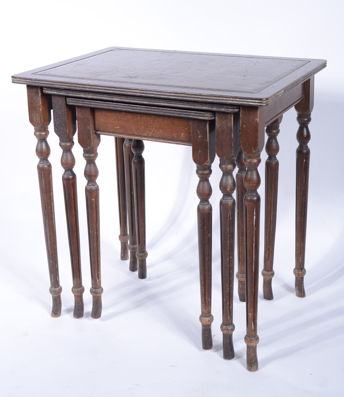Mesa ninho de madeira nobre com tampos de couro pirogravado, composto... - foto 2 de 7