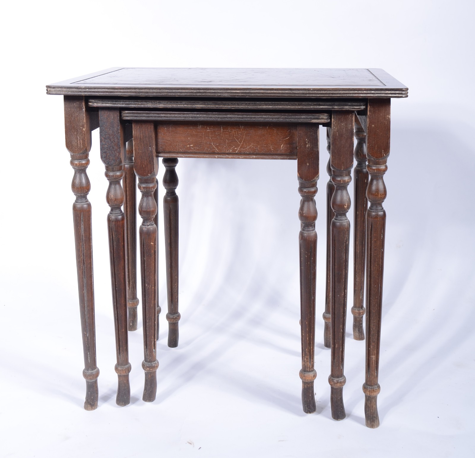 Mesa ninho de madeira nobre com tampos de couro pirogravado, composto... - foto 3 de 7