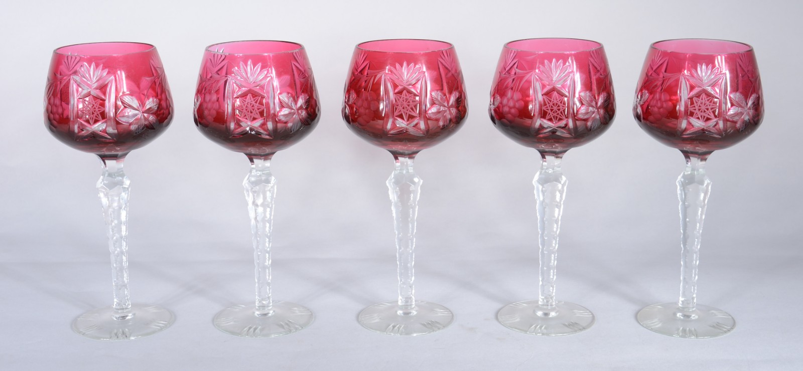 Conjunto com 5 cálices para vinho de cristal alemão doublé rubi... - foto 1 de 7