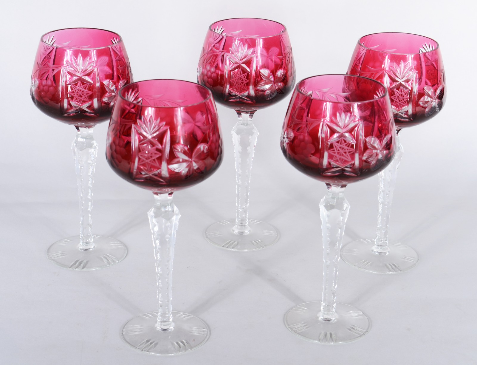 Conjunto com 5 cálices para vinho de cristal alemão doublé rubi... - foto 2 de 7