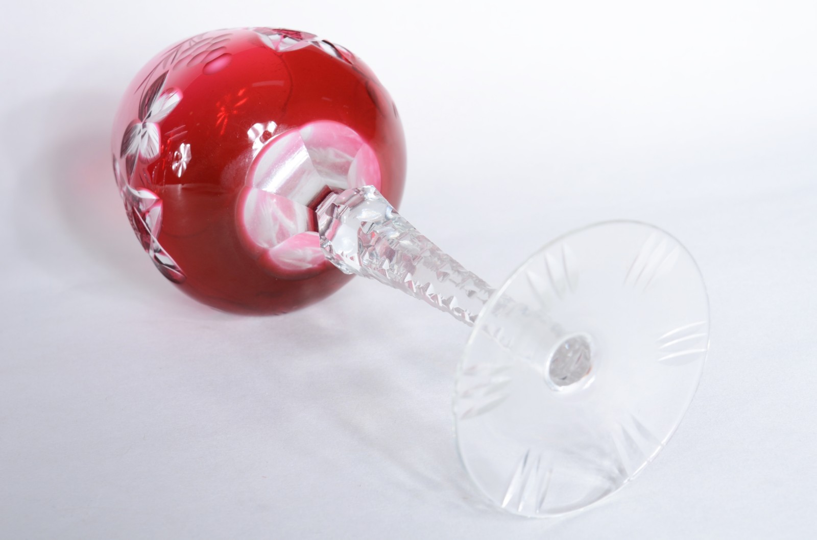 Conjunto com 5 cálices para vinho de cristal alemão doublé rubi... - foto 7 de 7