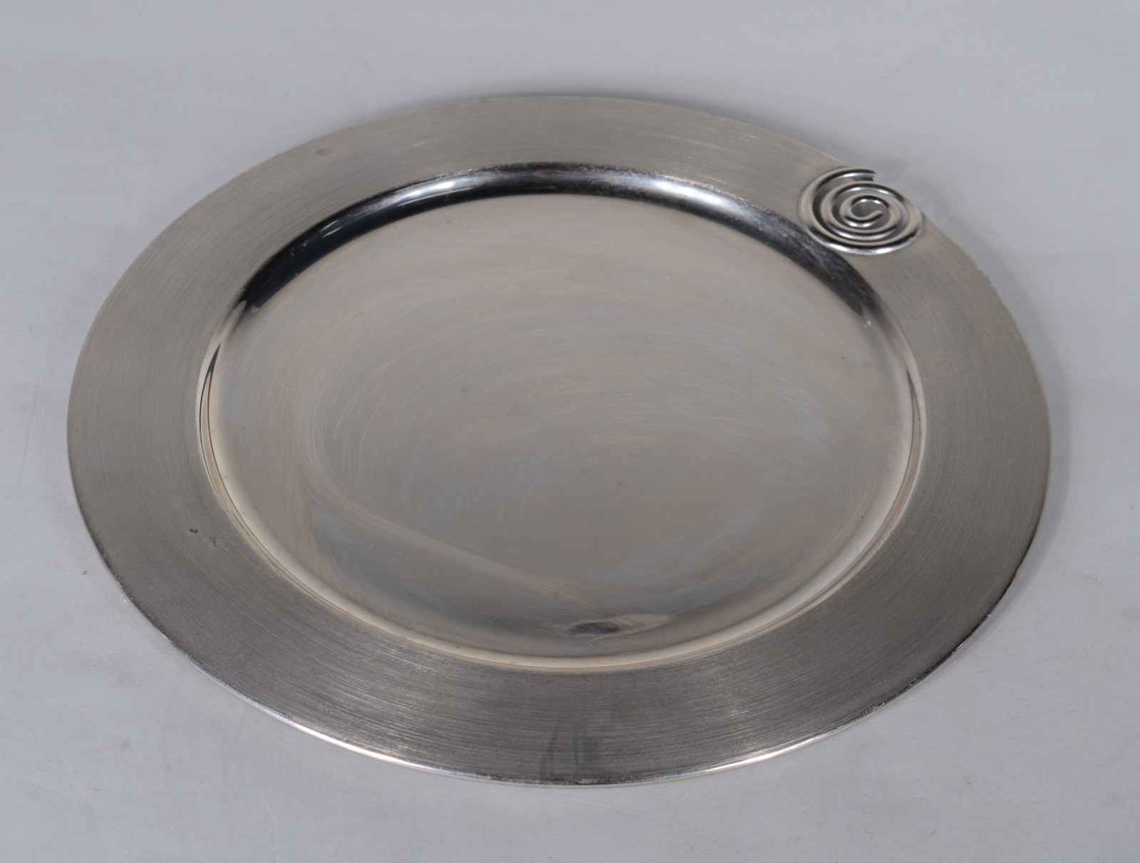 Diversas peças, sendo: conjunto com 7 souplats e 8 porta copos de... - foto 2 de 10