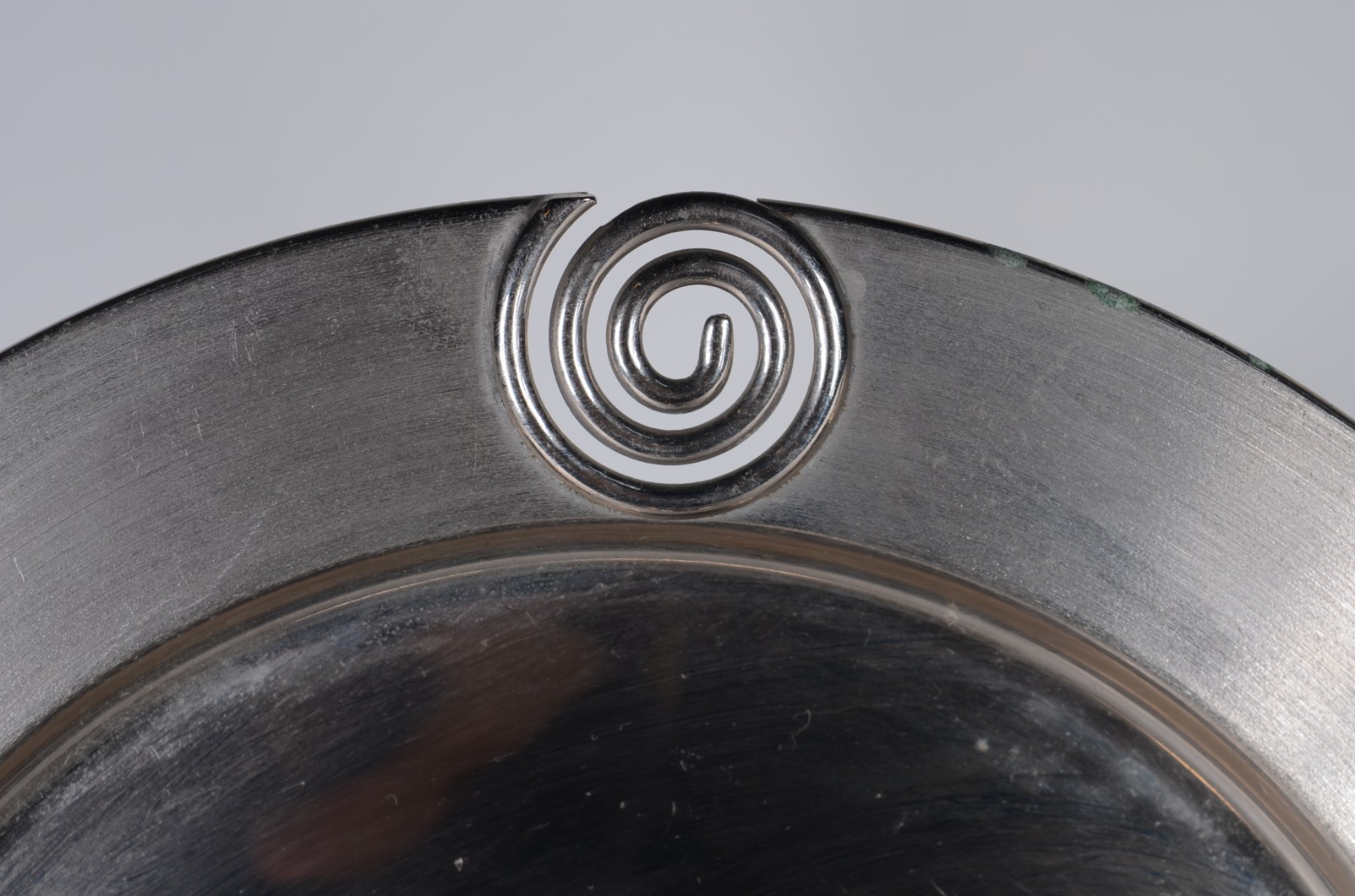 Diversas peças, sendo: conjunto com 7 souplats e 8 porta copos de... - foto 3 de 10