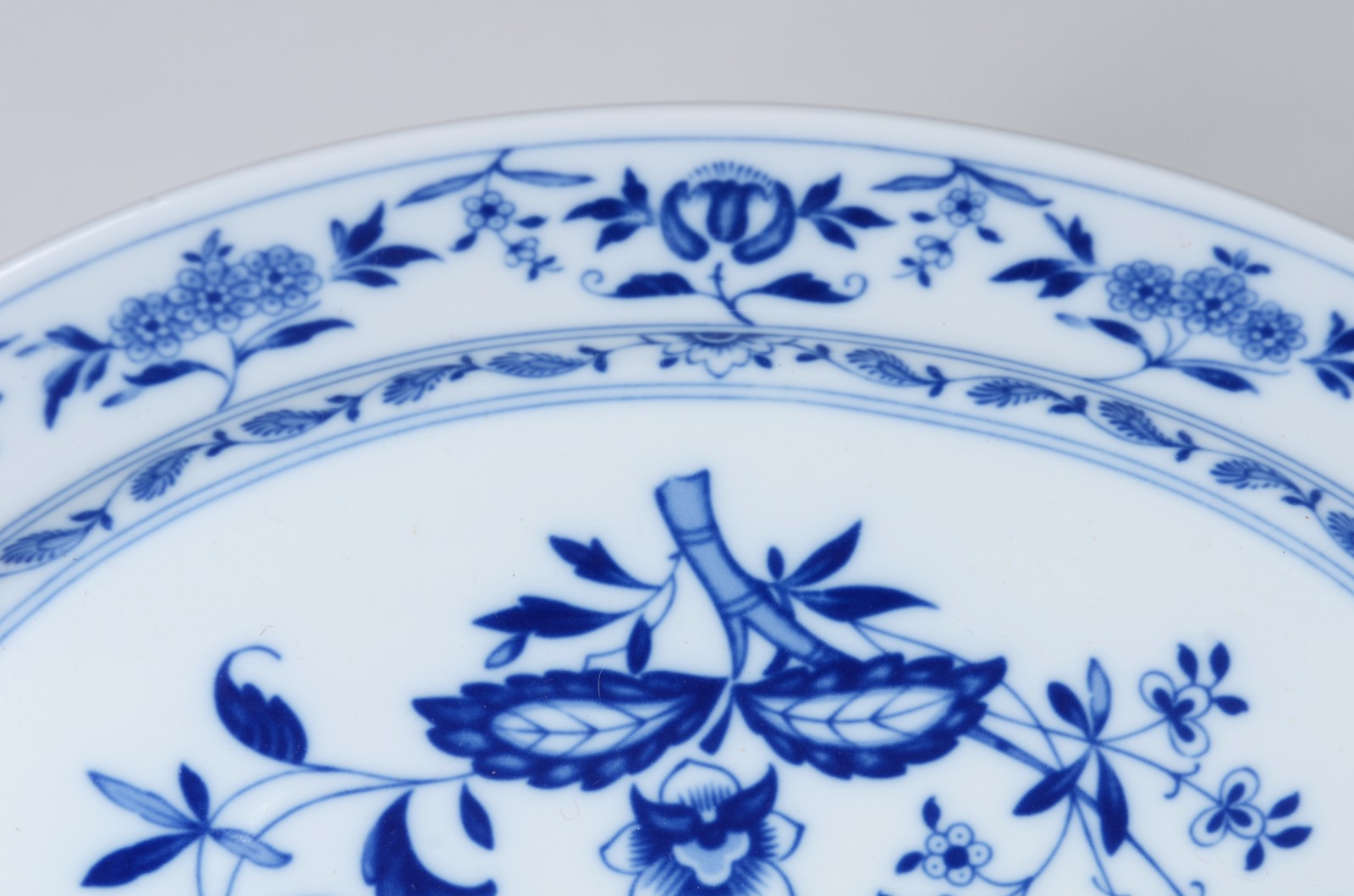 Conjunto de porcelana tcheca "cebolinha" para café, composto de: 6... - foto 2 de 11