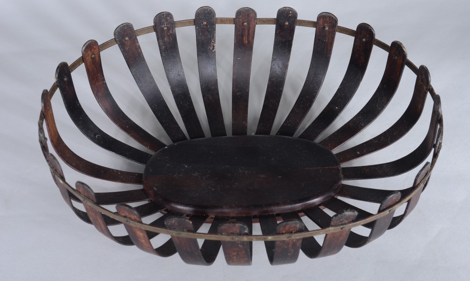 Cesta para pão em "tiras" de jacarandá. - foto 4 de 5