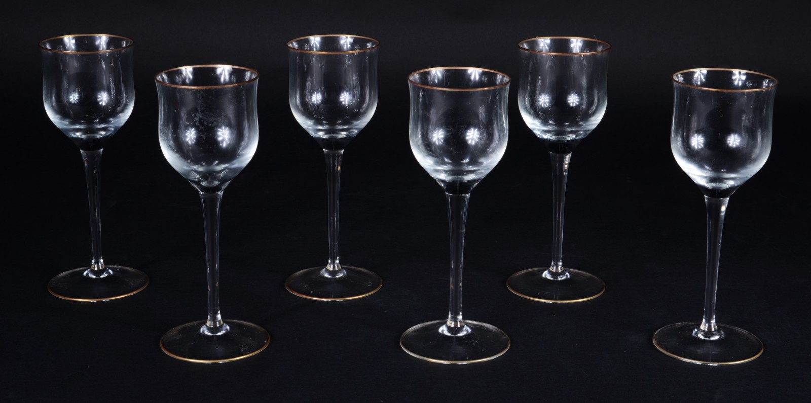 Seis cálices para vinho branco de cristal com frisos dourados. - foto 1 de 6
