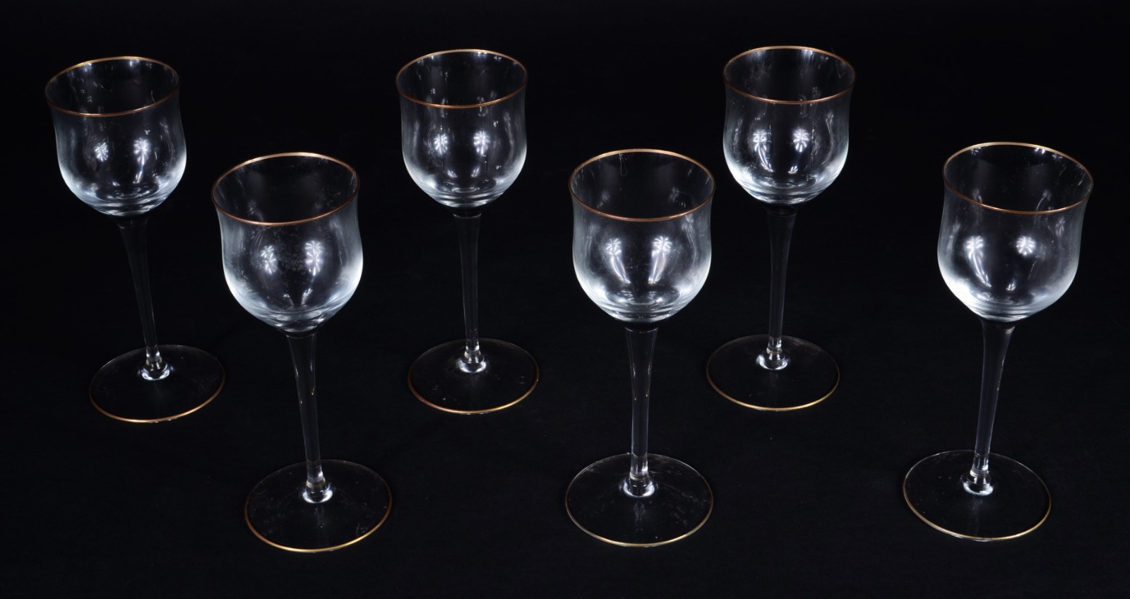 Seis cálices para vinho branco de cristal com frisos dourados. - foto 2 de 6