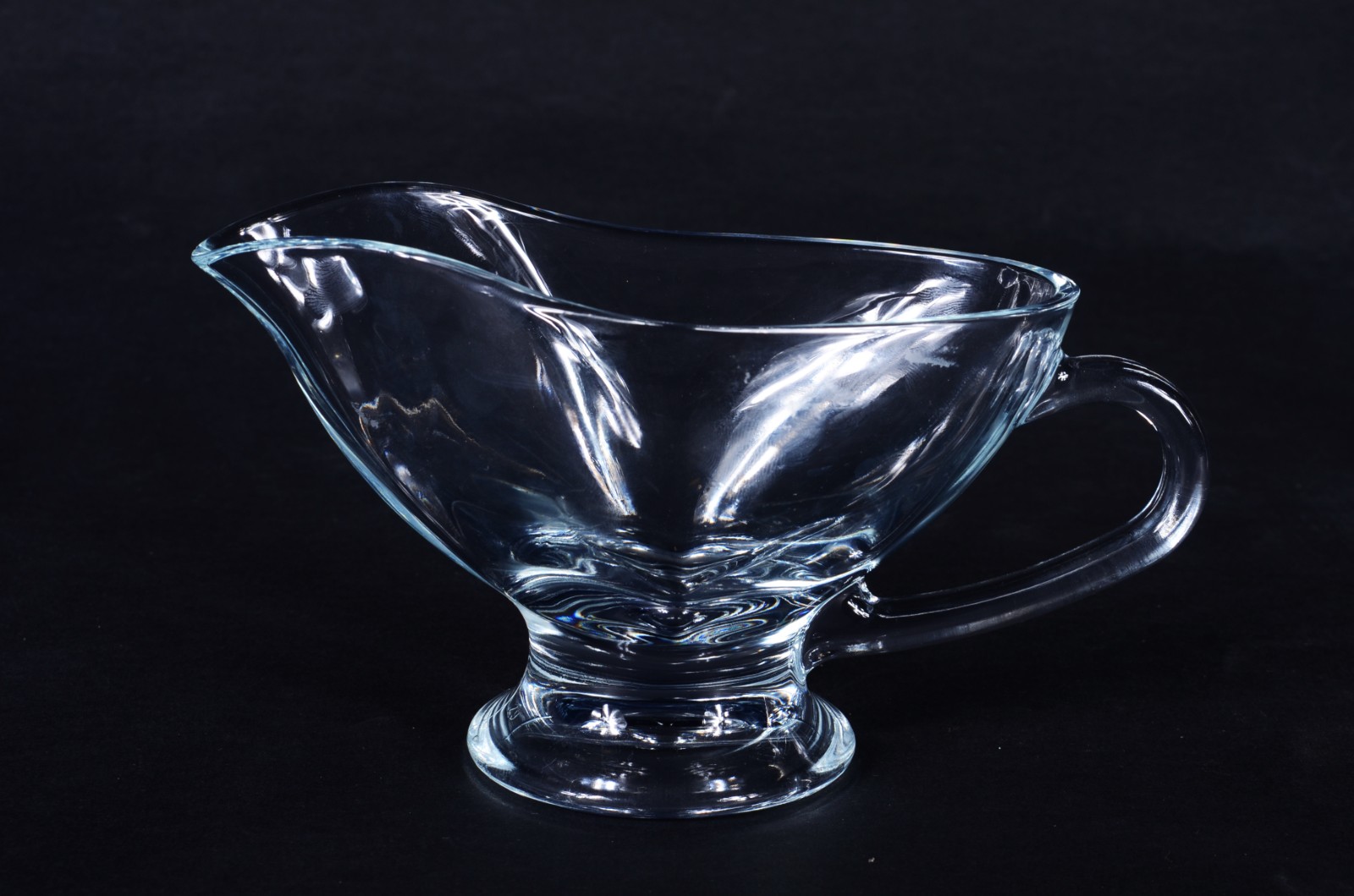 Três peças diversas, sendo: pequena fruteira de cristal doublé azul... - foto 5 de 8