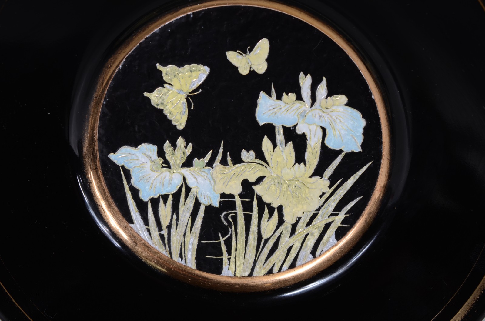 Três peças diversas, sendo: vaso de cloisonné com base de madeira... - foto 2 de 11