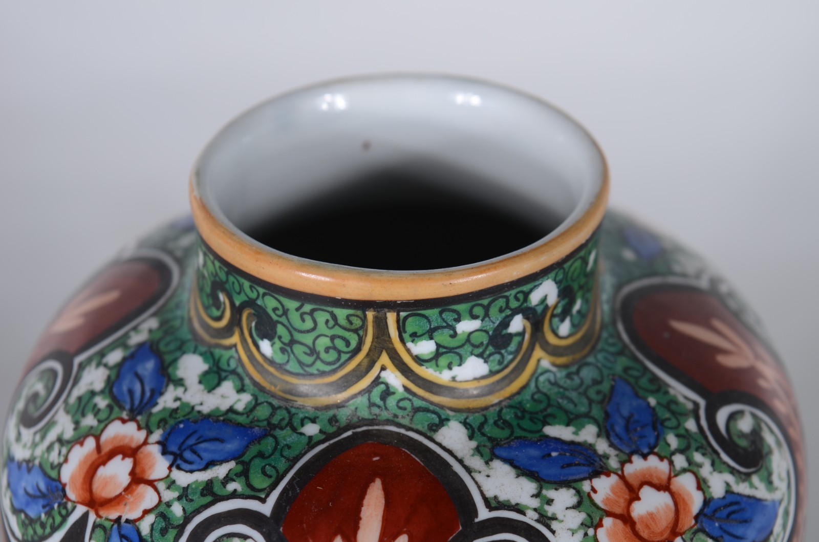 Duas peças, sendo: bowl de porcelana portuguesa Vista alegre com... - foto 4 de 10