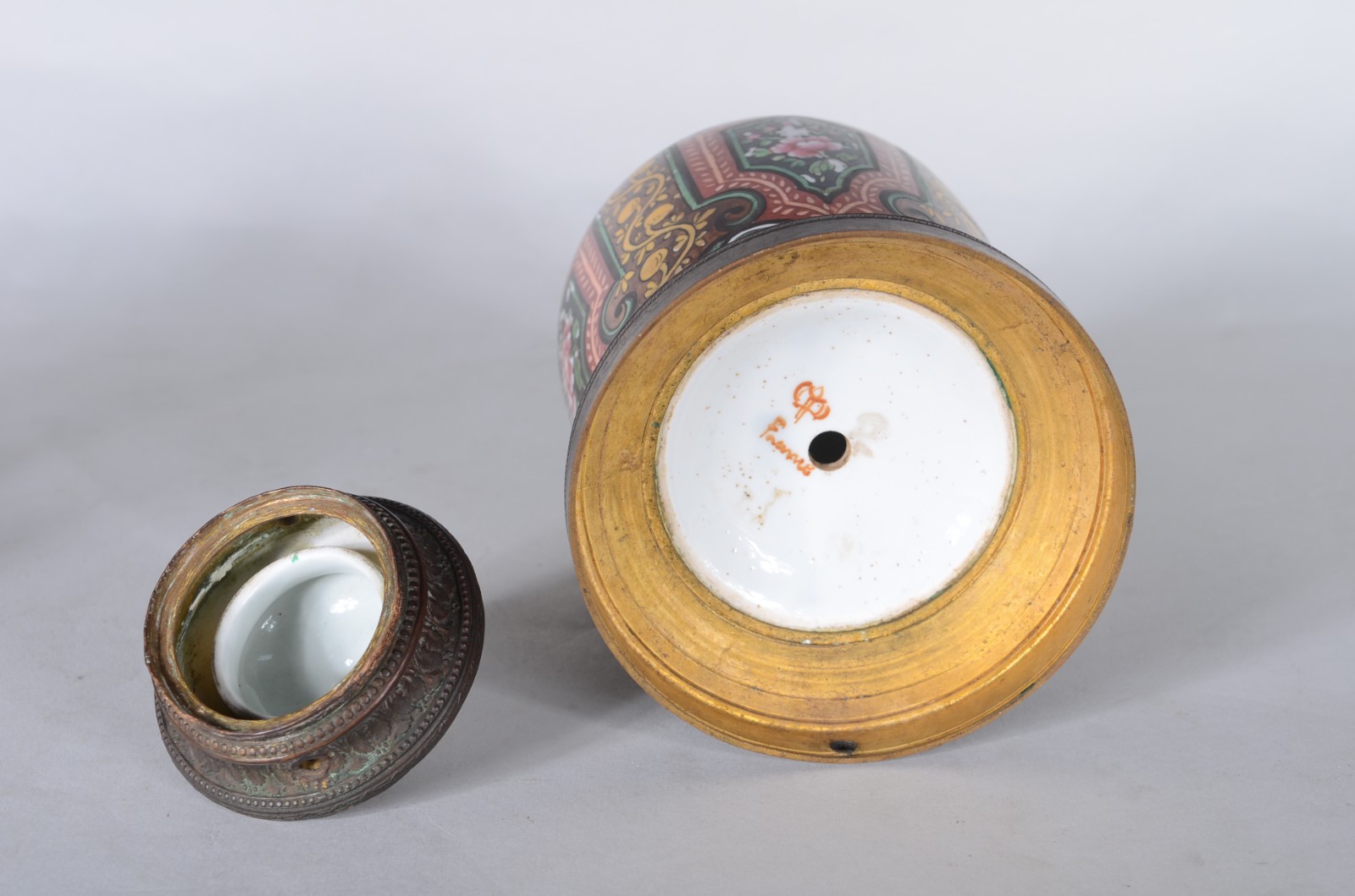 Duas peças, sendo: bowl de porcelana portuguesa Vista alegre com... - foto 5 de 10