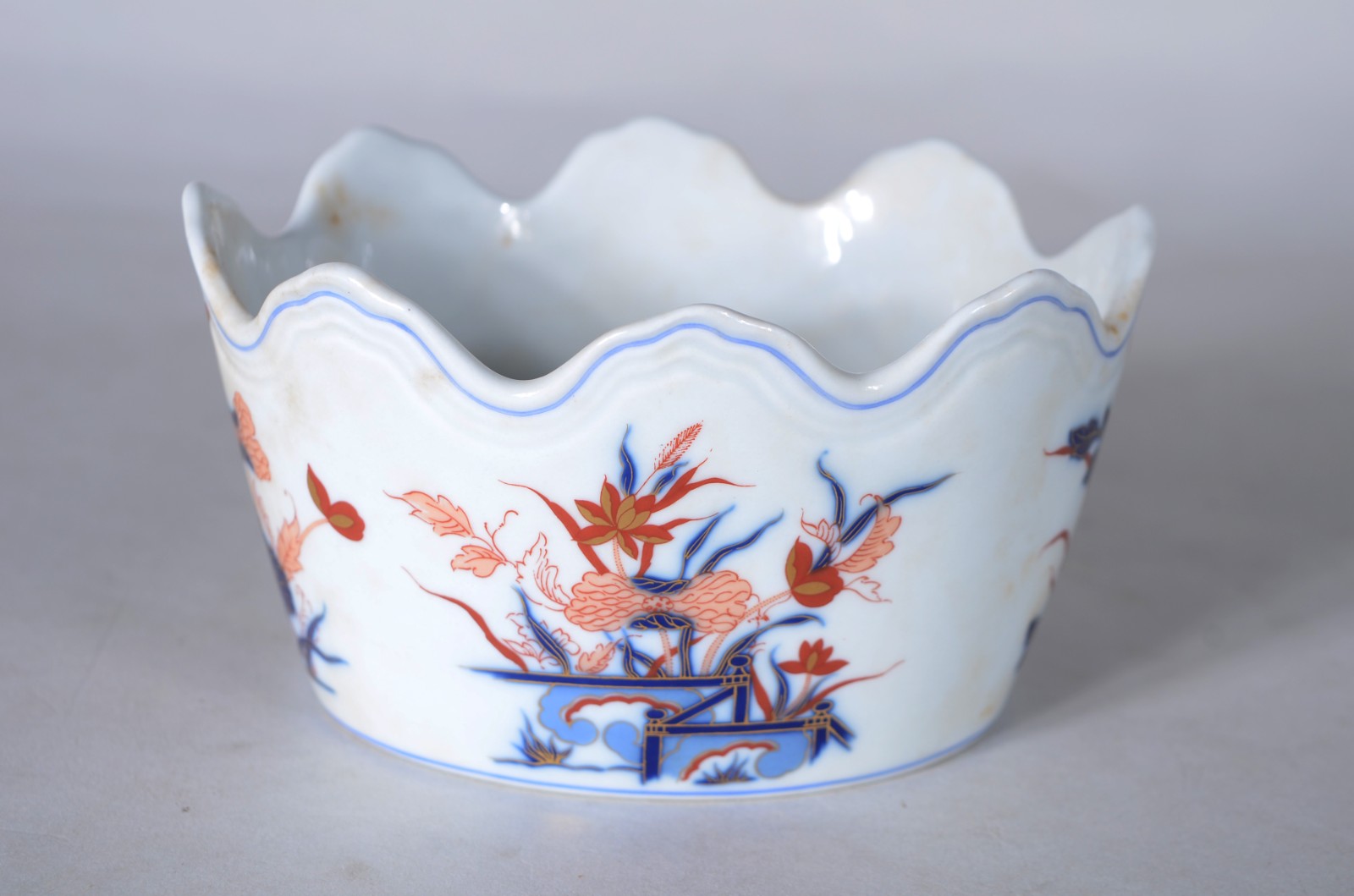 Duas peças, sendo: bowl de porcelana portuguesa Vista alegre com... - foto 7 de 10