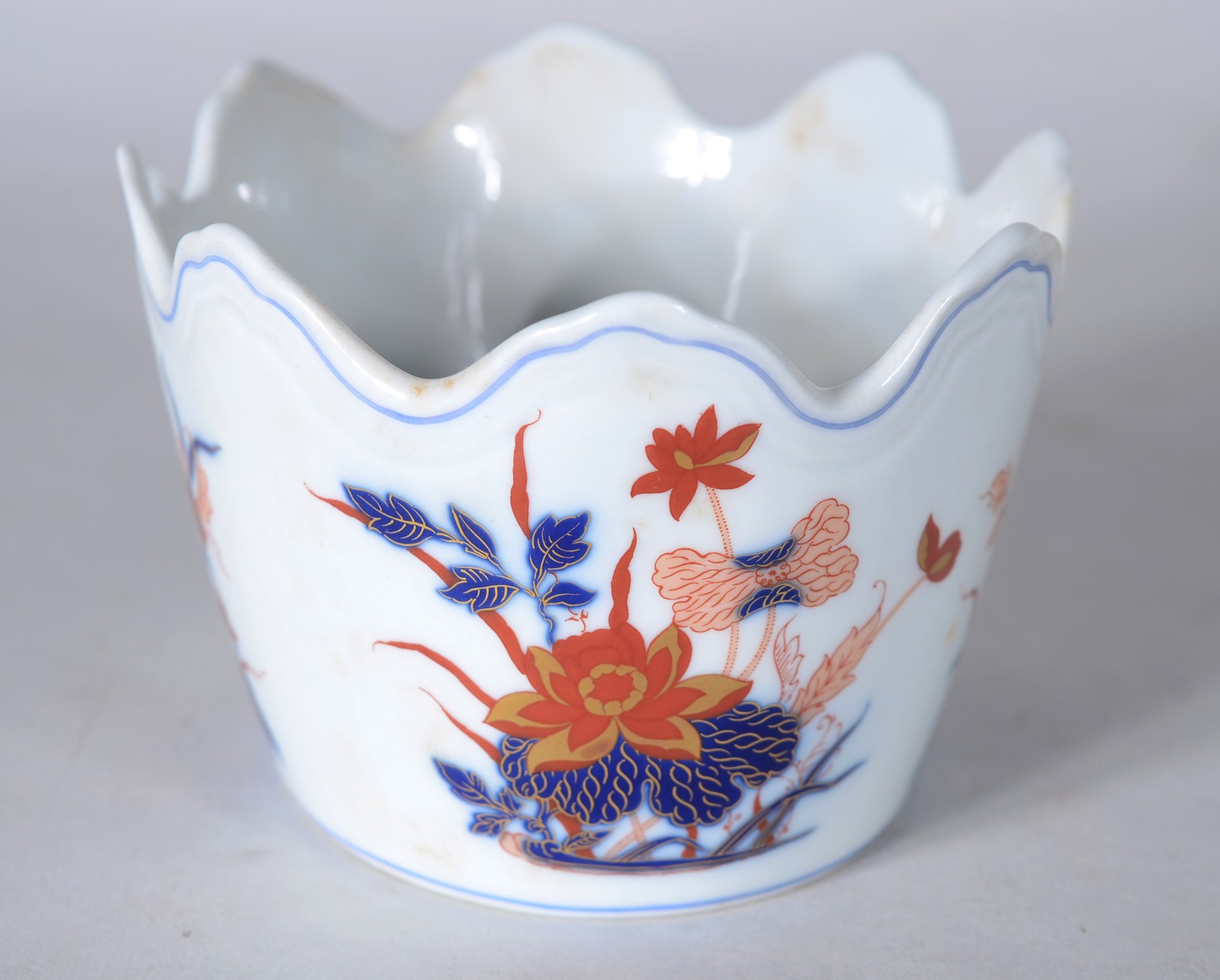 Duas peças, sendo: bowl de porcelana portuguesa Vista alegre com... - foto 8 de 10