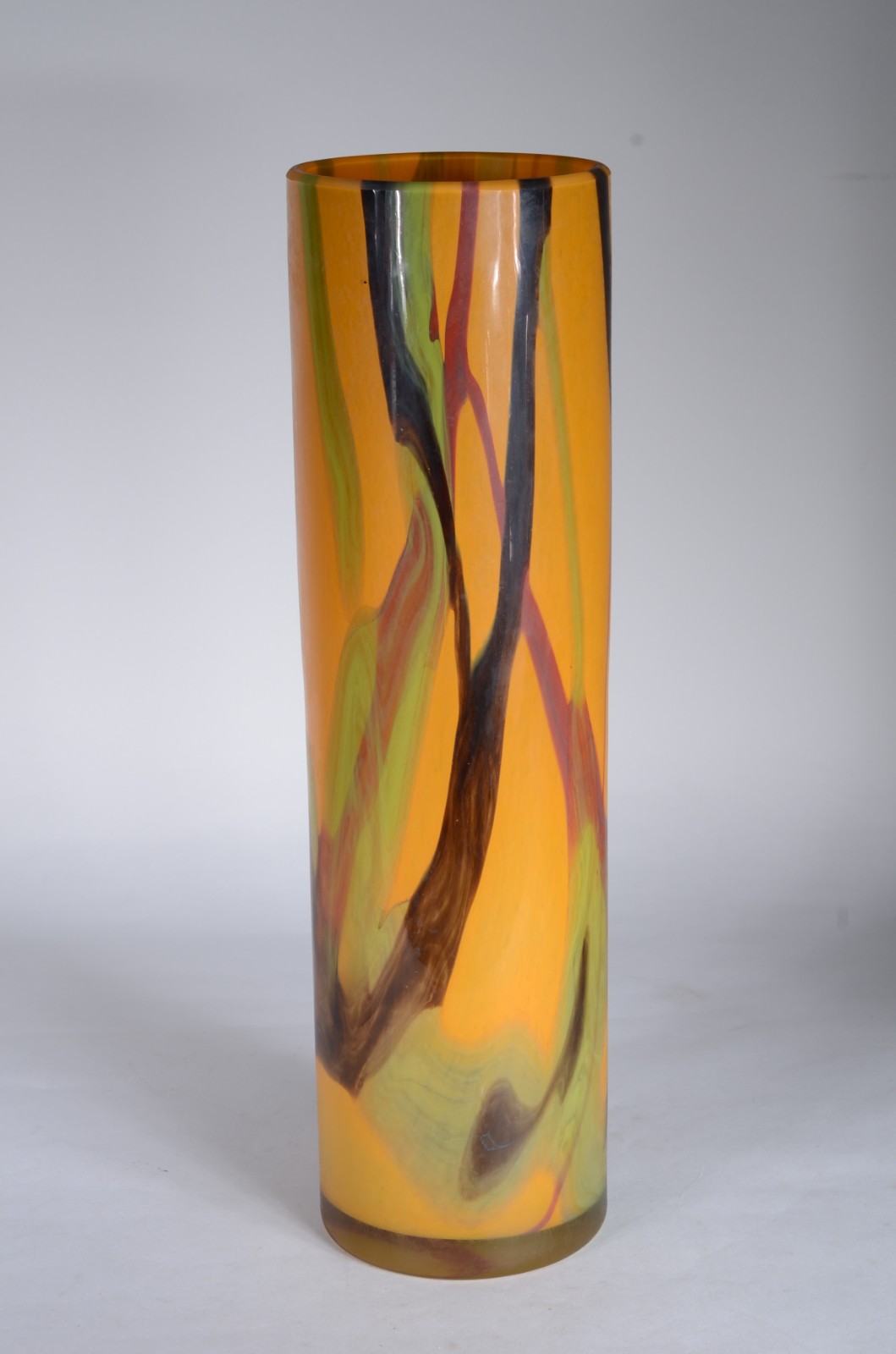 Vaso cilíndrico de vidro decorativo com mesclas coloridas sobre... - foto 1 de 4