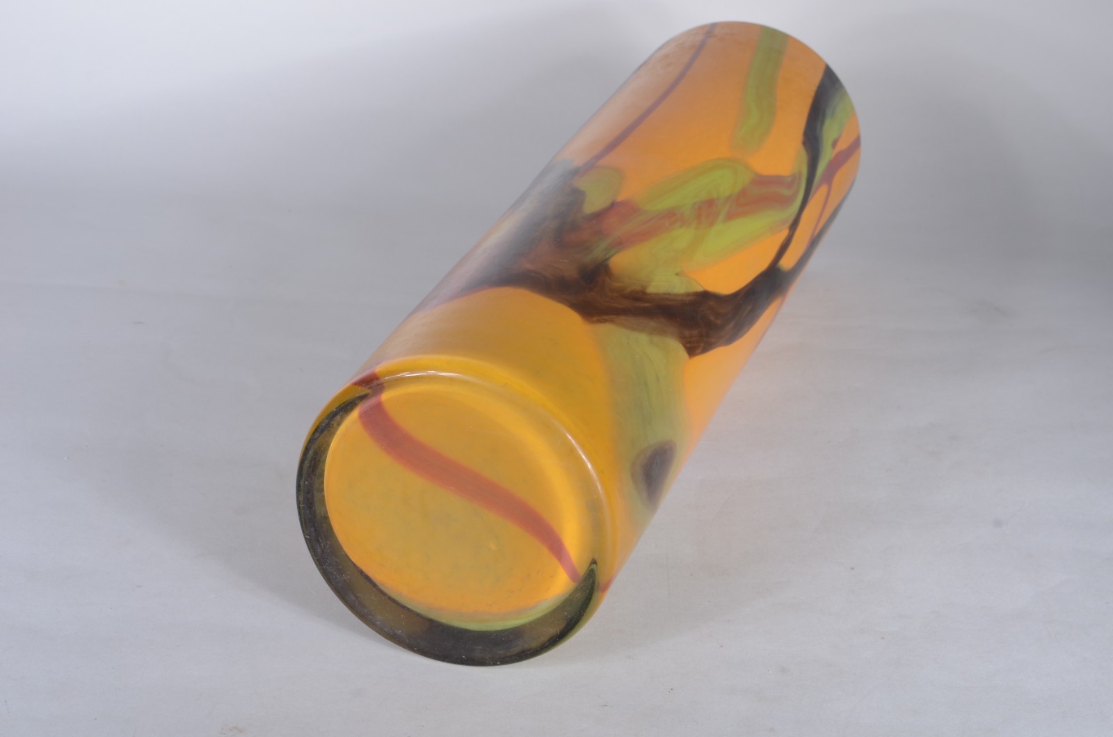 Vaso cilíndrico de vidro decorativo com mesclas coloridas sobre... - foto 4 de 4