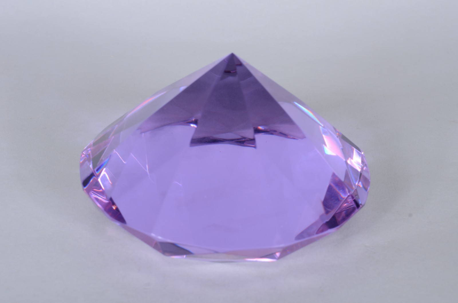 Enfeite de cristal na forma de "diamante lilás", no estojo. - foto 4 de 7