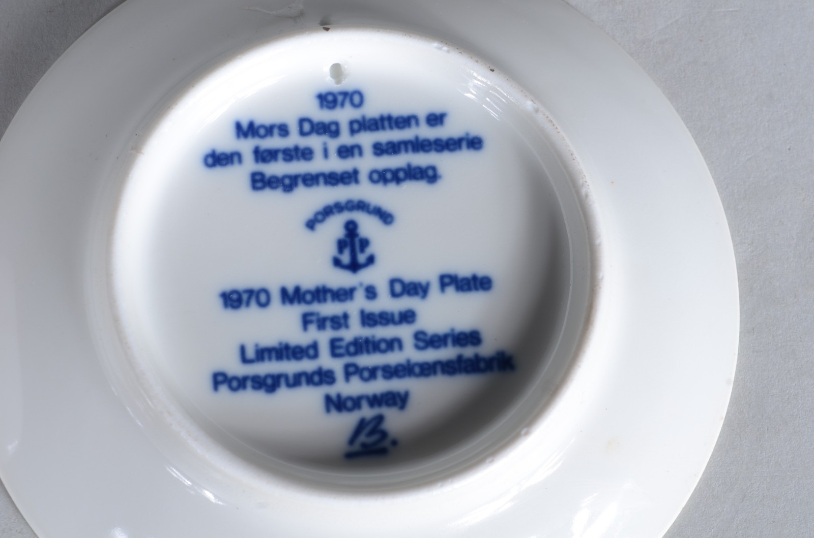 Par de pratos de porcelana norueguesa em tons de azul, comemorativos... - foto 6 de 6