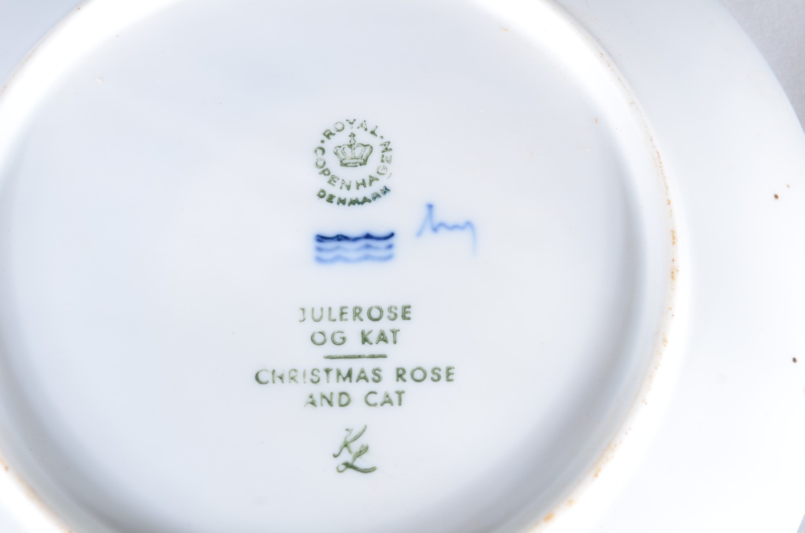 Par de pratos de porcelana dinamarquesa em tons de azul, decorados... - foto 7 de 7