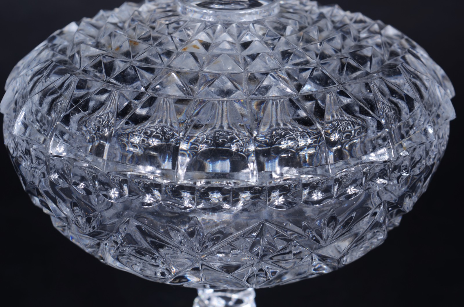 Três peças de cristal lapidado, sendo compoteira e dois bowls. - foto 4 de 11