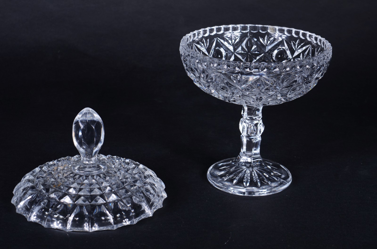 Três peças de cristal lapidado, sendo compoteira e dois bowls. - foto 5 de 11