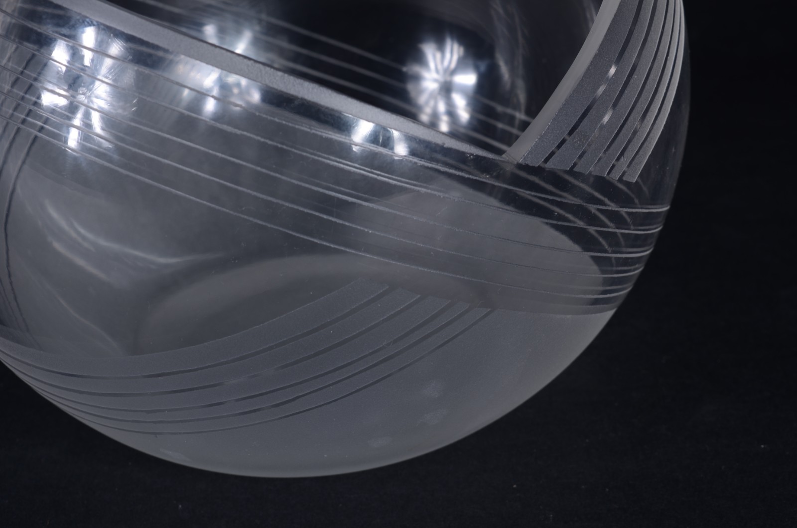 Três peças de cristal lapidado, sendo compoteira e dois bowls. - foto 7 de 11