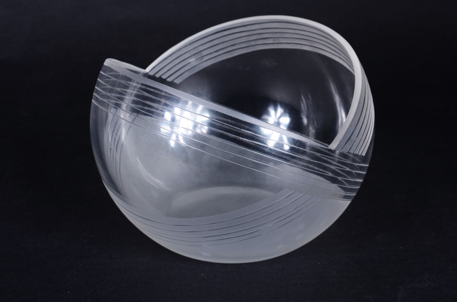 Três peças de cristal lapidado, sendo compoteira e dois bowls. - foto 8 de 11