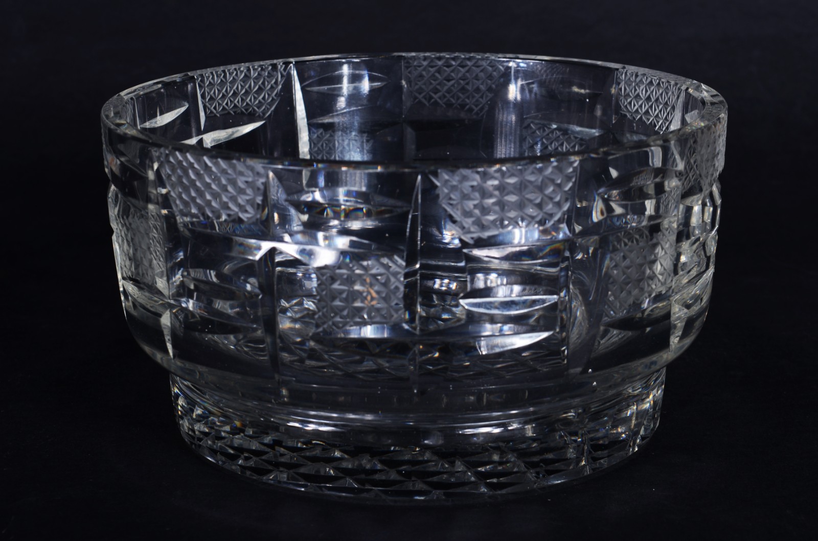 Três peças de cristal lapidado, sendo compoteira e dois bowls. - foto 9 de 11