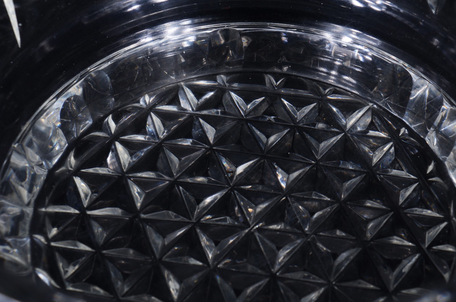 Três peças de cristal lapidado, sendo compoteira e dois bowls. - foto 10 de 11