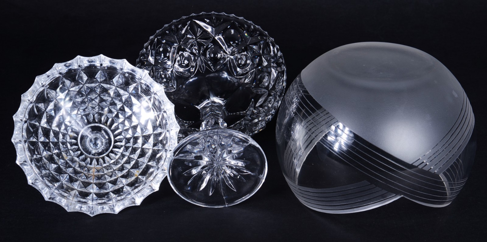 Três peças de cristal lapidado, sendo compoteira e dois bowls. - foto 11 de 11