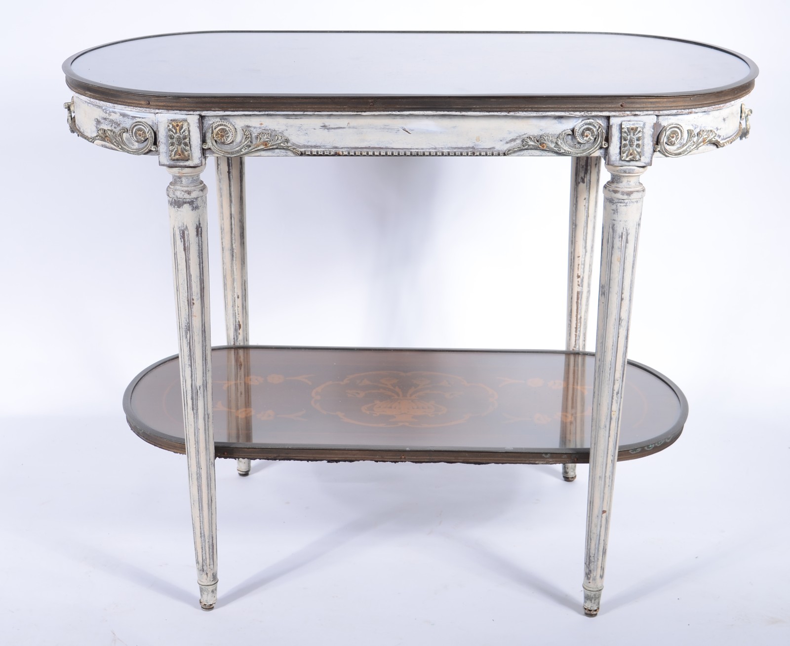 Mesa auxiliar feitio oval, estilo frances, tampo e platô inferior... - foto 2 de 6