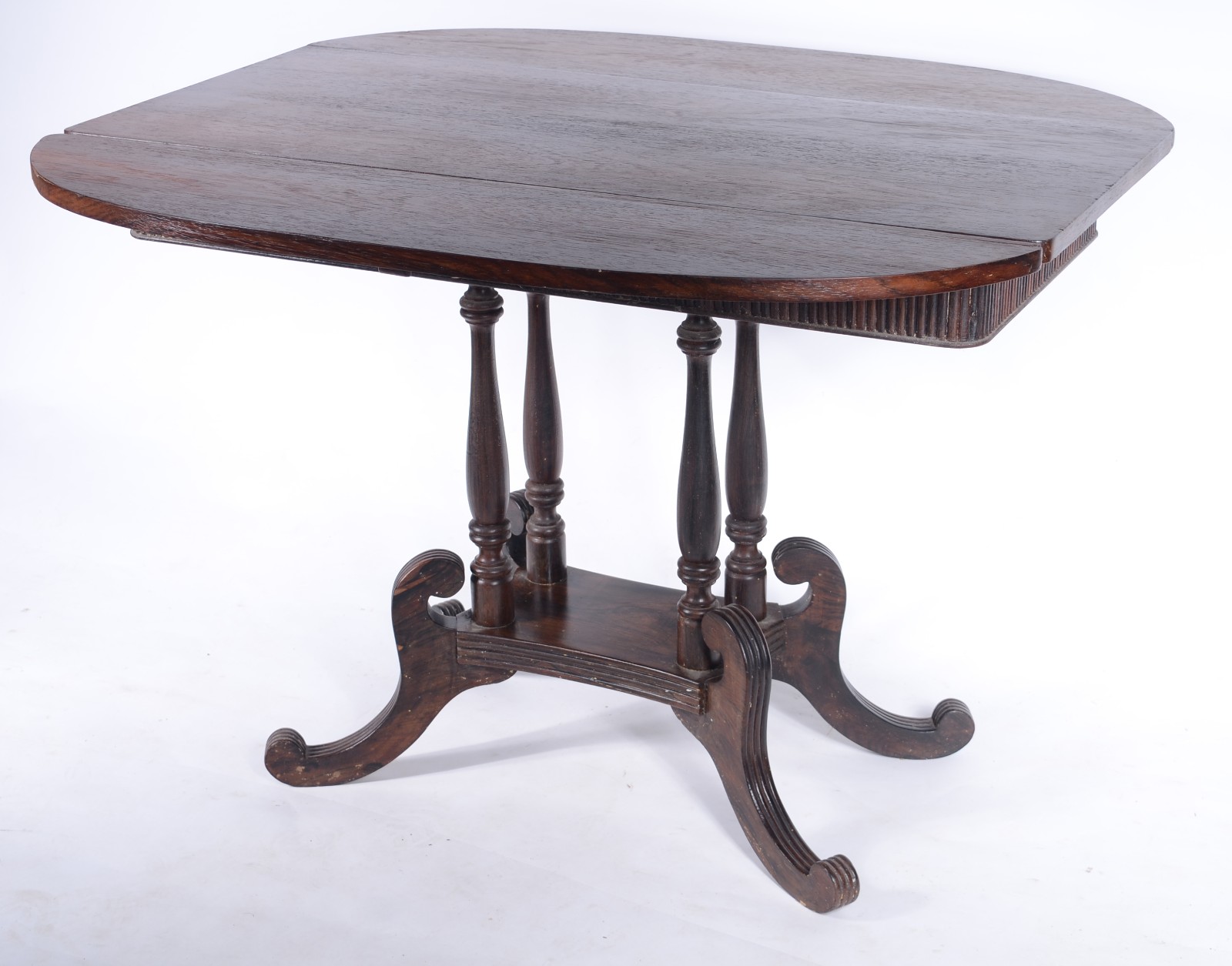 Mesa com abas de madeira nobre, 4 pernas cilíndricas unidas em platô... - foto 2 de 8