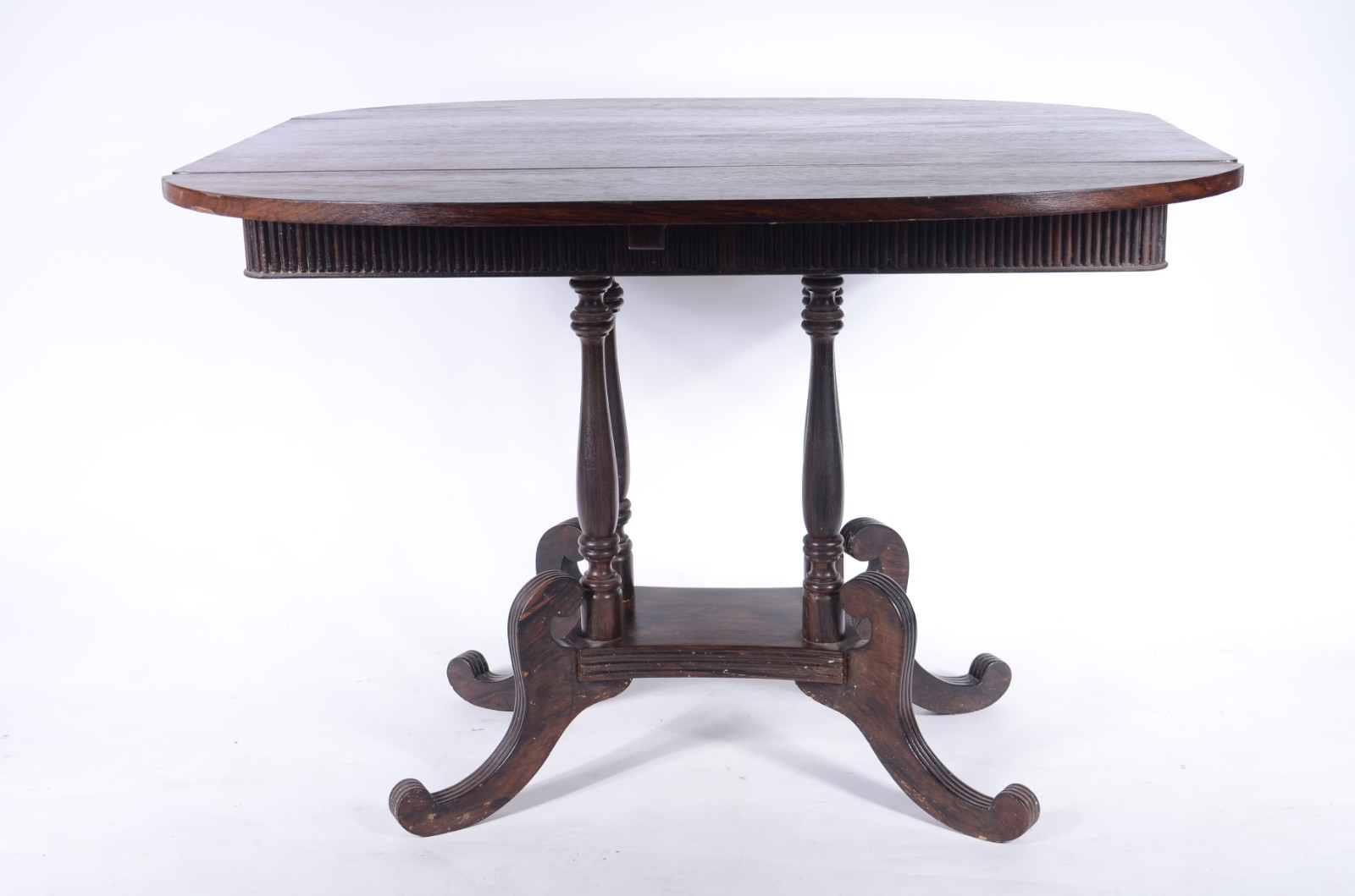 Mesa com abas de madeira nobre, 4 pernas cilíndricas unidas em platô... - foto 3 de 8