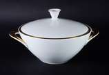 Porcelanas Renner (1937-1990),  - Aparelho de jantar de porcelana Renner, branco com friso dourado, composto de: 14 pratos rasos, 21 pratos fundos, 18 pratos de sobremesa, sopeira e 2 
