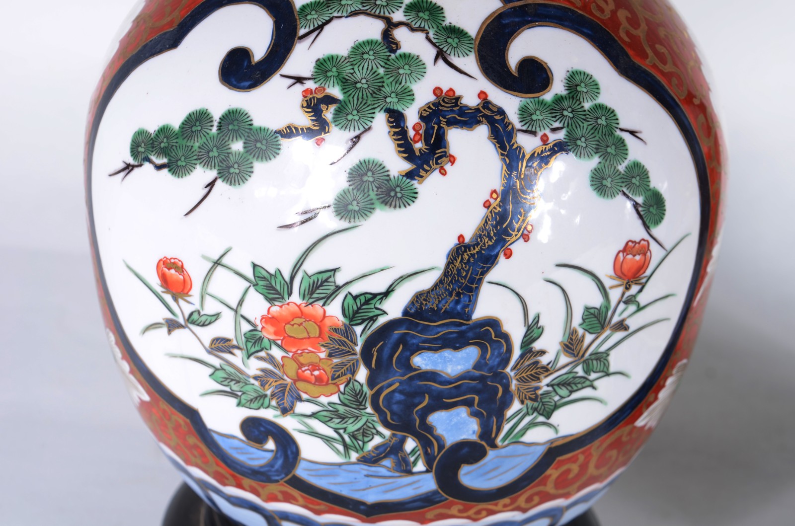 Par de abatjoures de porcelana oriental ao gosto Imari, bases de... - foto 3 de 5