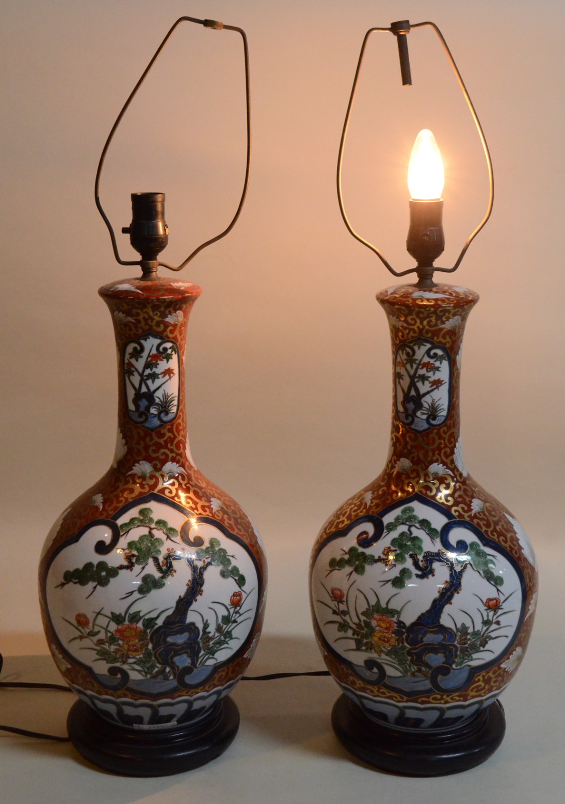 Par de abatjoures de porcelana oriental ao gosto Imari, bases de... - foto 5 de 5
