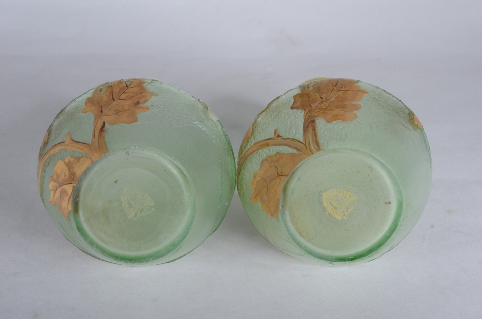 Par de raros vasos franceses de vidro verde acidado com flores de... - foto 6 de 7