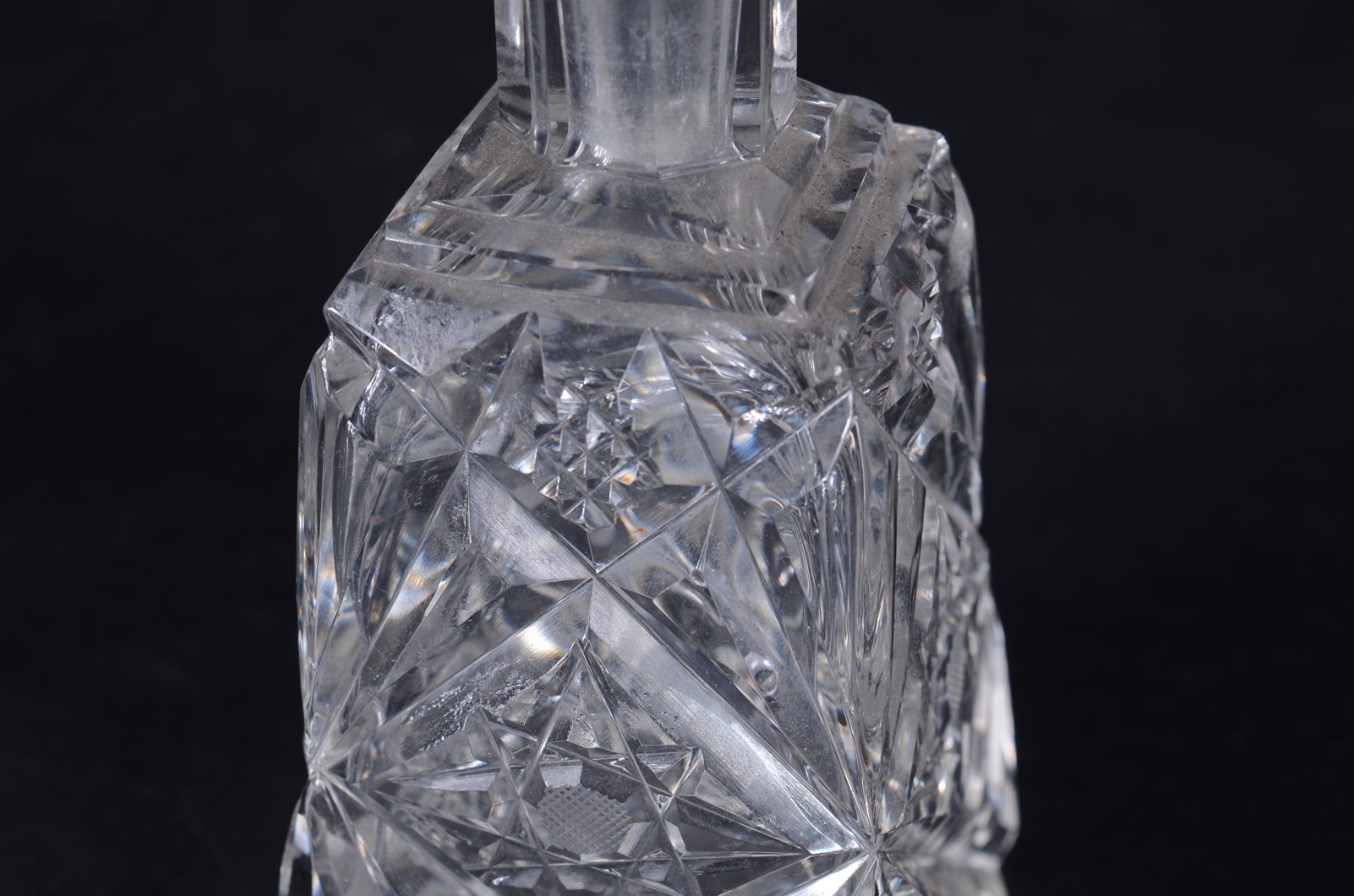Duas peças diversas de cristal, sendo perfumeiro e prato para... - foto 5 de 9