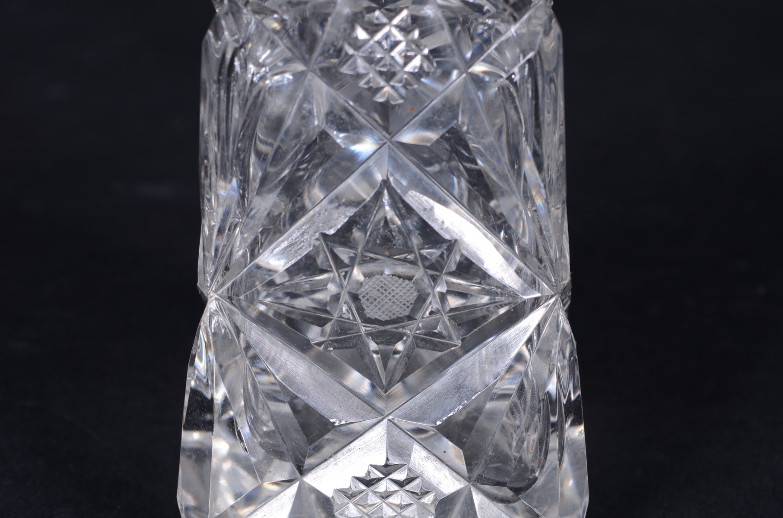 Duas peças diversas de cristal, sendo perfumeiro e prato para... - foto 7 de 9
