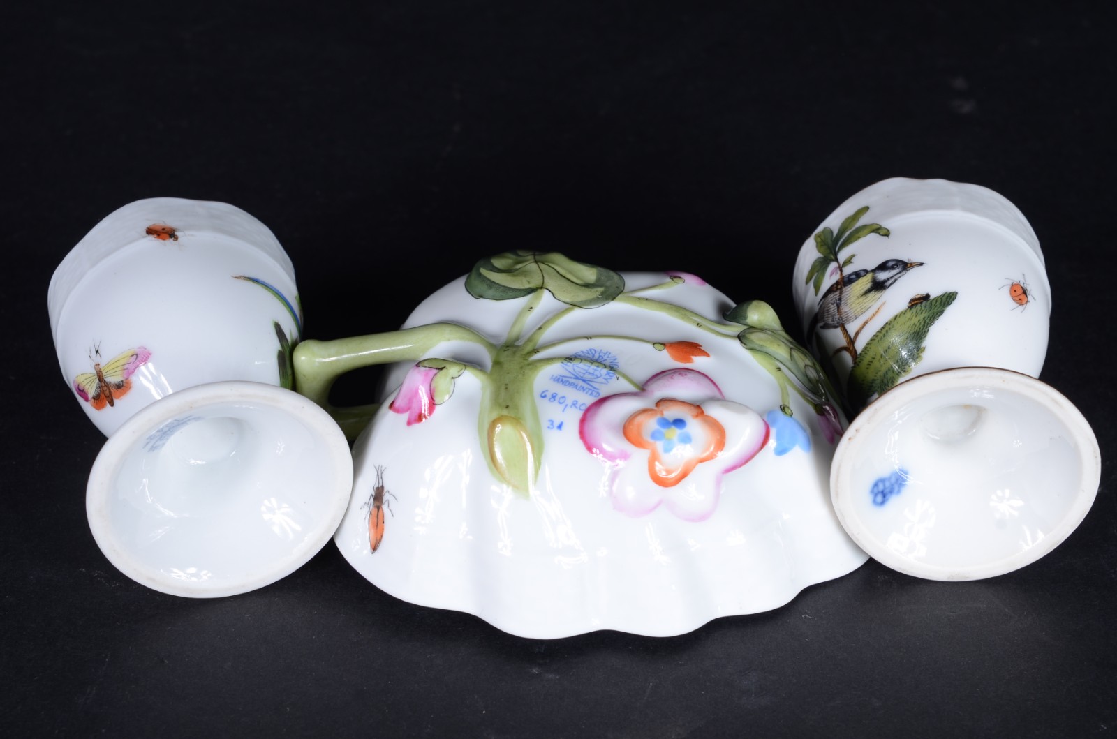 Três peças de porcelana Húngara Herend, sendo: um porta confeitos e... - foto 6 de 9