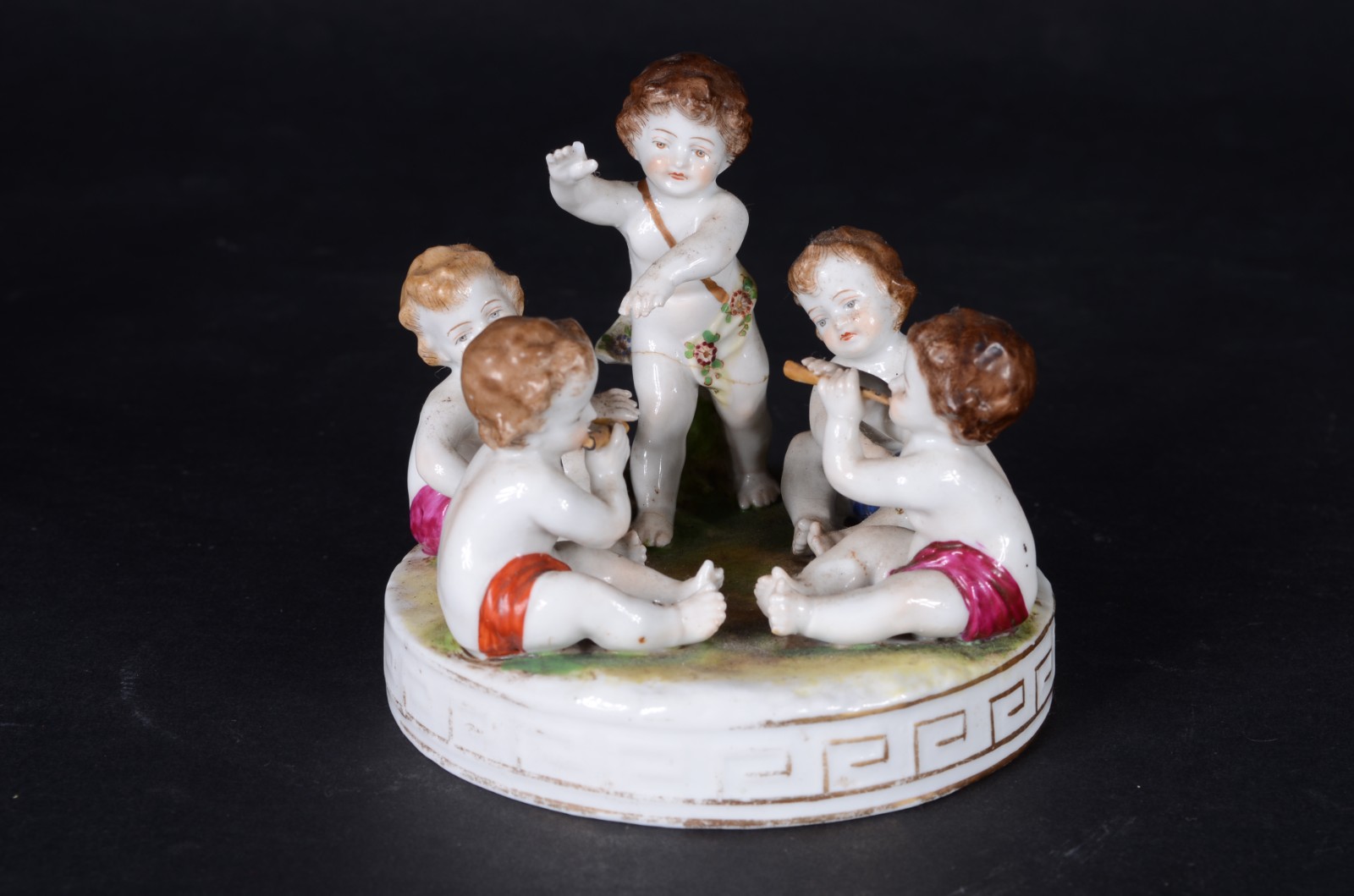 Quatro estatuetas de porcelana francesa de Sevrés representando anjos... - foto 3 de 11