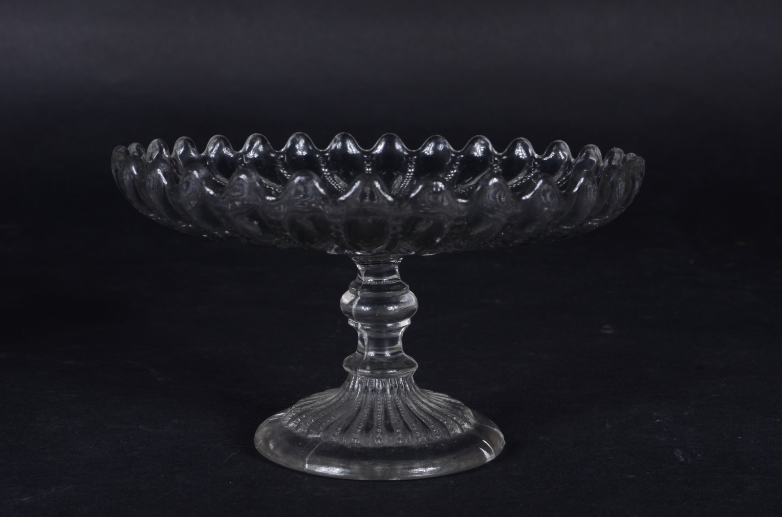 Quatro peças diversas de vidro, sendo: jarra, decanteur, vaso e... - foto 5 de 11