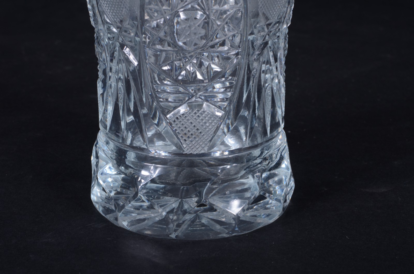 Quatro peças diversas de vidro, sendo: jarra, decanteur, vaso e... - foto 11 de 11
