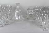Baccarat (1764),  - Serviço de cristal francês Baccarat, lapidação Harcourt, composto de: 8 taças para vinho tinto, 9 taças para vinho branco, 11 taças para vinho do Port