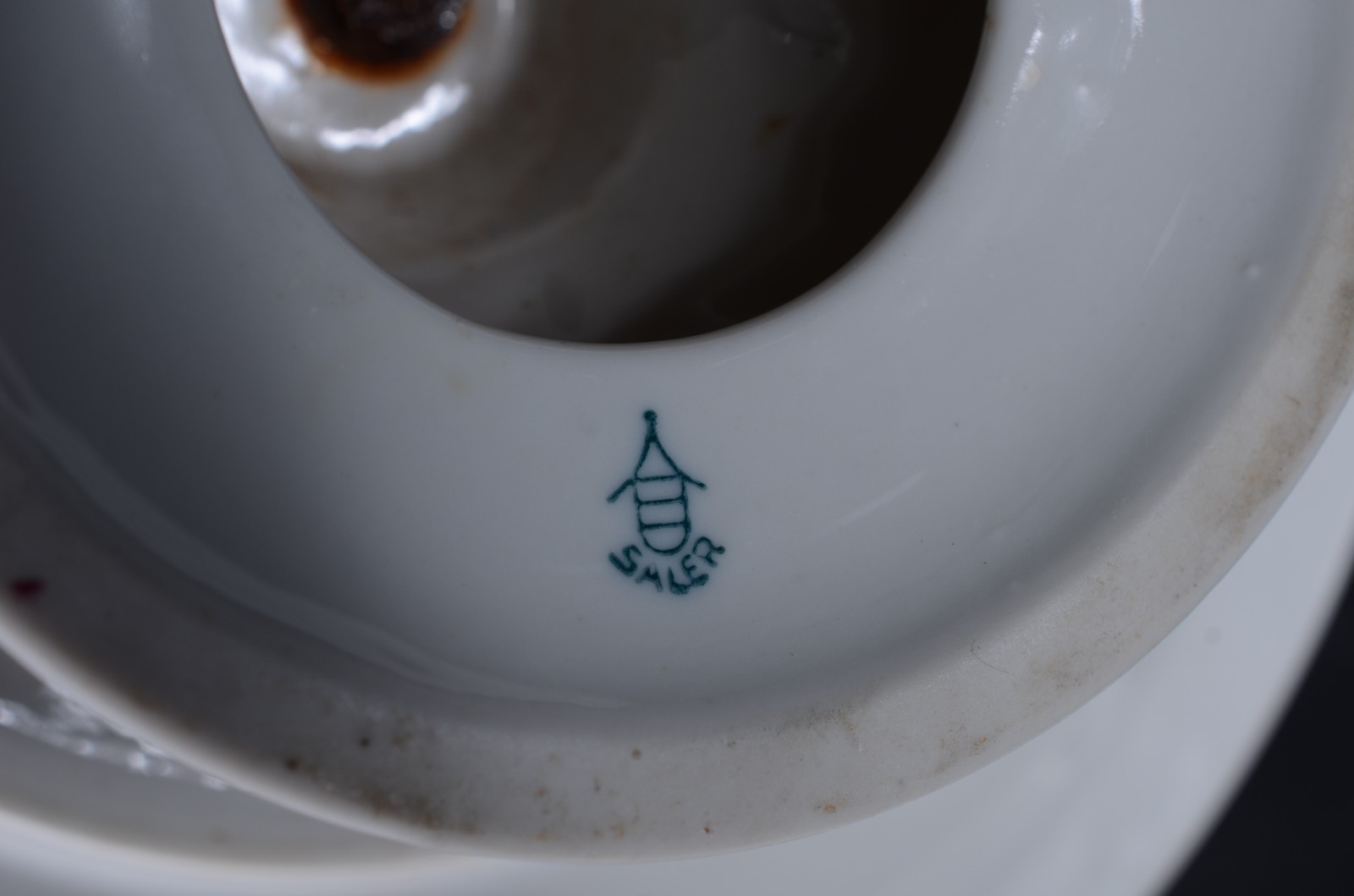 Três peças diversas, sendo: fruteira de porcelana Saler; bowl... - foto 7 de 9