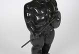 BOTERO - Escultura de bronze com base de mármor... - BOTERO - Escultura de bronze com base de mármore representando guerreiro, assinado. Altura 51 cm (atribuído).
