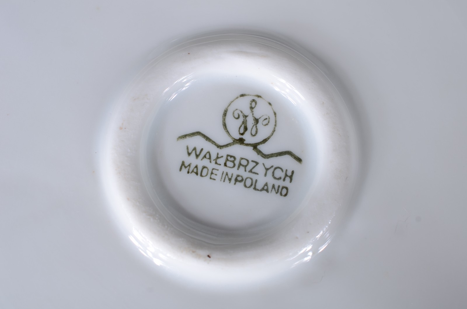 Três peças diversas, sendo: fruteira de porcelana Saler; bowl... - foto 9 de 9