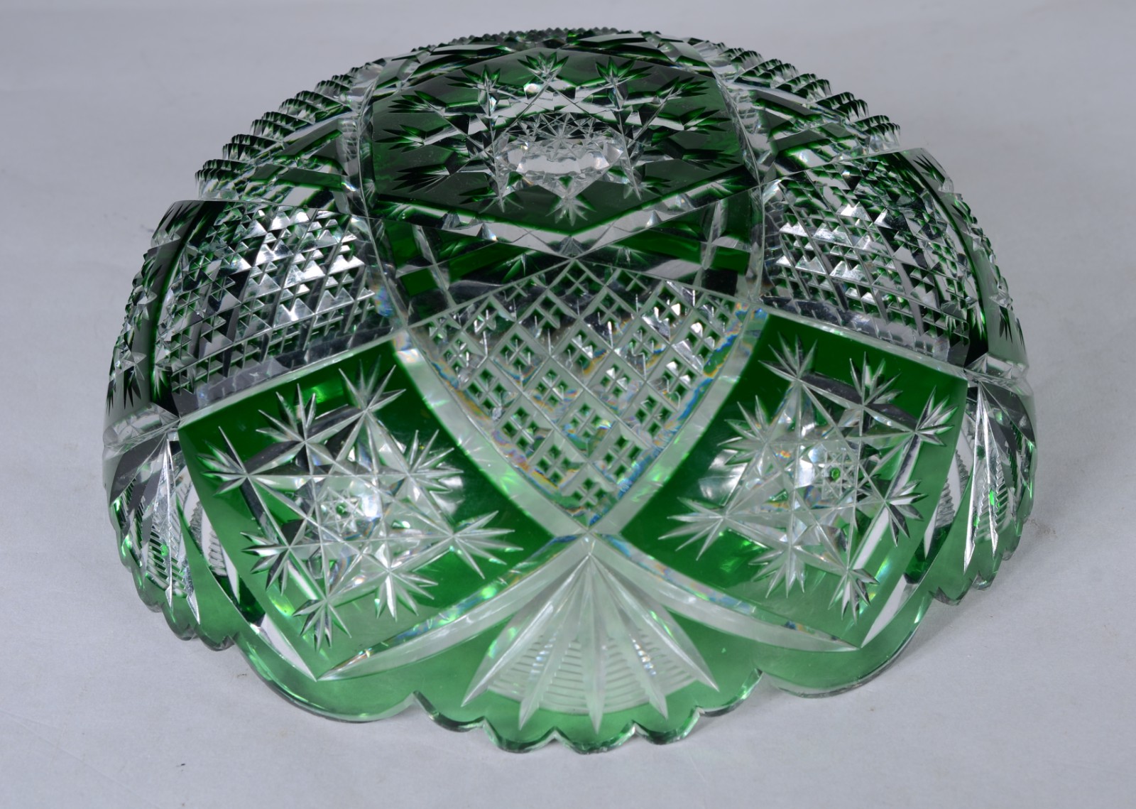 Bowl de cristal doublé verde lapidado. Borda com mínimos bicados. - foto 6 de 6
